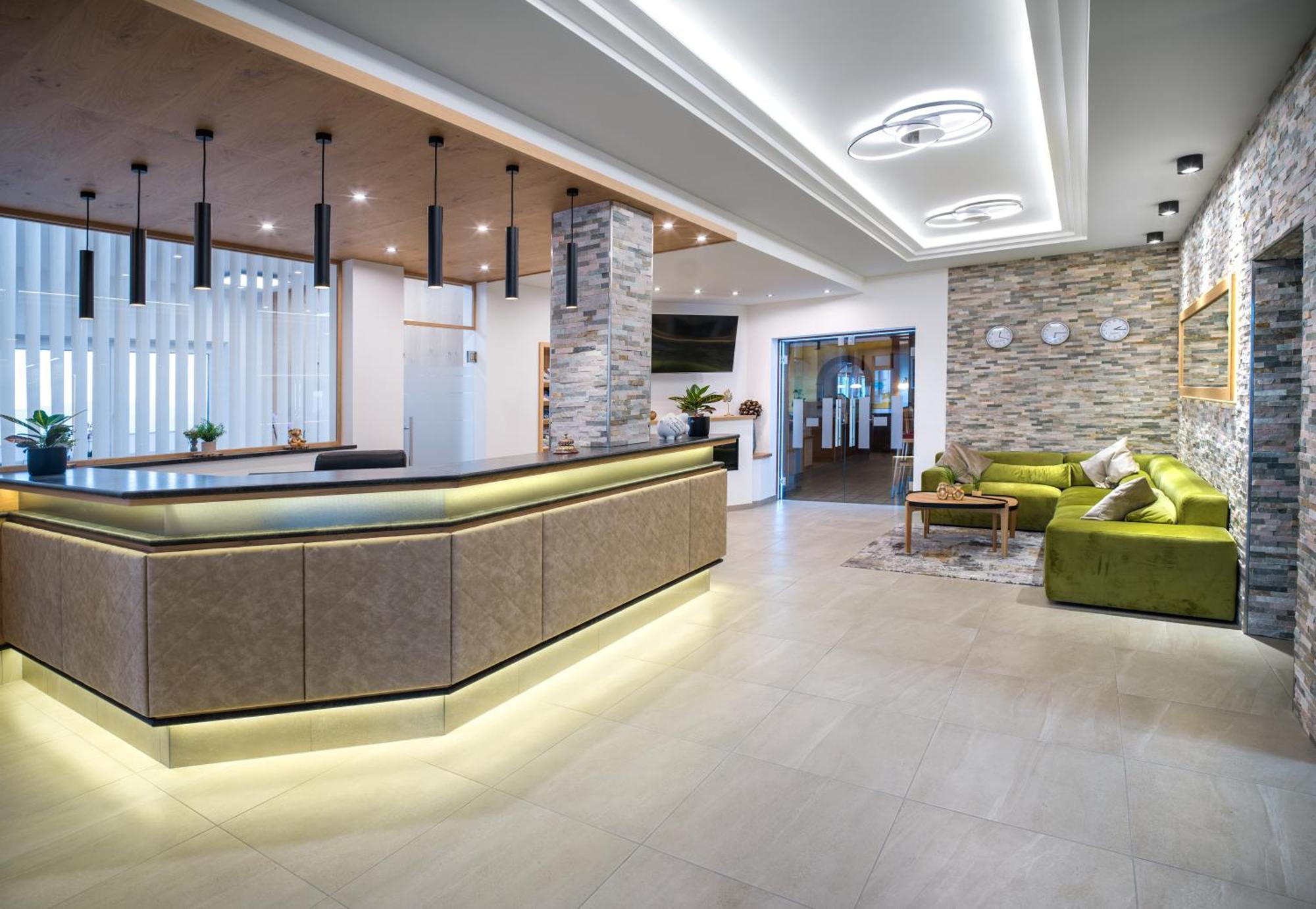 Ferienhotel Hofer Superior Strass im Attergau Bagian luar foto